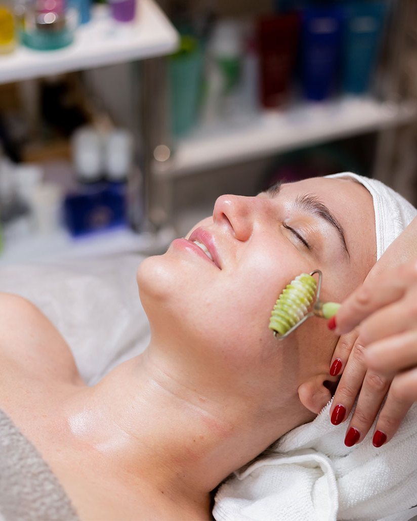 Bloom Spa'da uygulanan yüz bakımı ve cilt masajı seansı